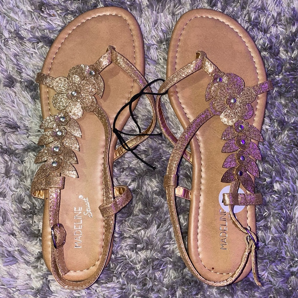 MADELINE Stuart Tan/Gold Glitter Flower (8 1/2 W) Beach-Core Women’s Sandals